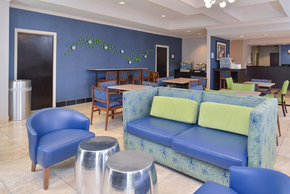Holiday Inn Express Hotel & Suites San Antonio, an IHG Hotel - Lobby Lounge