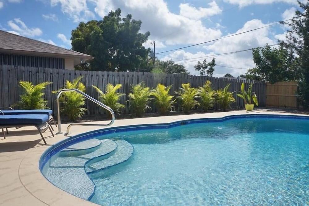 NP97TH 730 3 Bedroom Holiday Home by Marco Naples Vacation Homes - Outdoor Pool