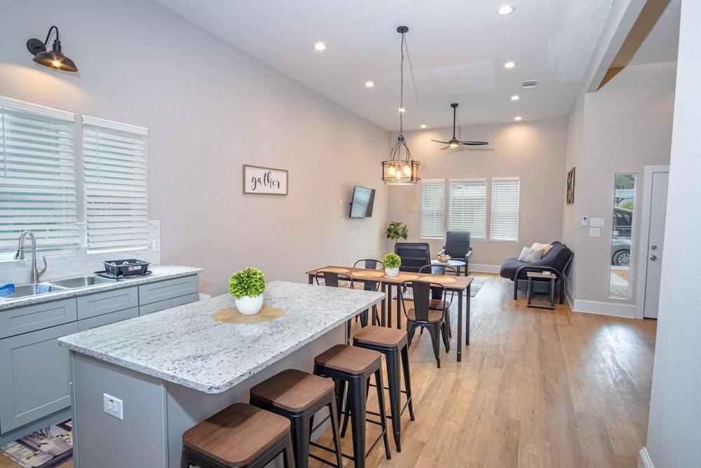 Brand New Remodeled 3br/2.5ba House Near Downtown - Featured Image
