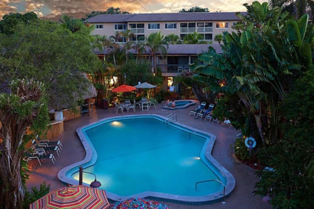 Best Western Naples Inn & Suites - Outdoor Pool
