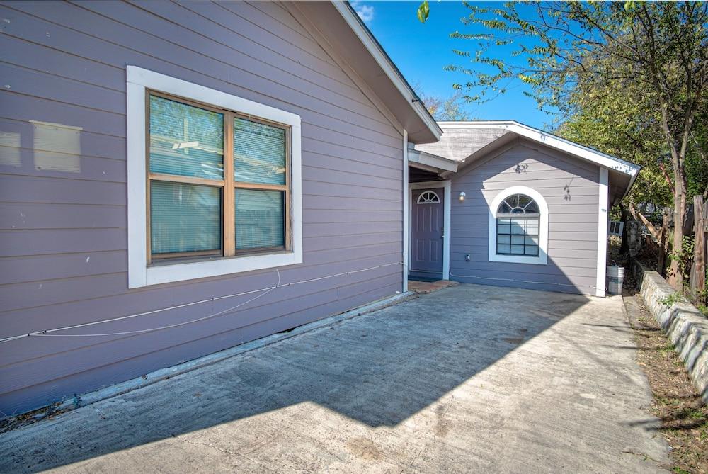 Remodeled Guest House Near Downtown/military Base - Featured Image