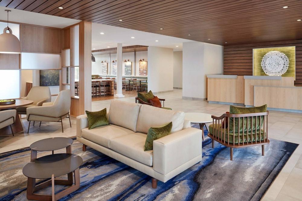 Fairfield Inn & Suites by Marriott San Antonio Medical Center - Lobby Sitting Area