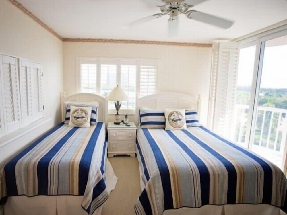 Cozy Condo with Gorgeous View of the Beach and Gulf by RedAwning - Room