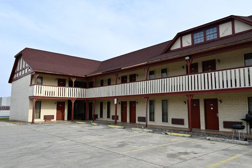 Rittiman Inn And Suites - Exterior