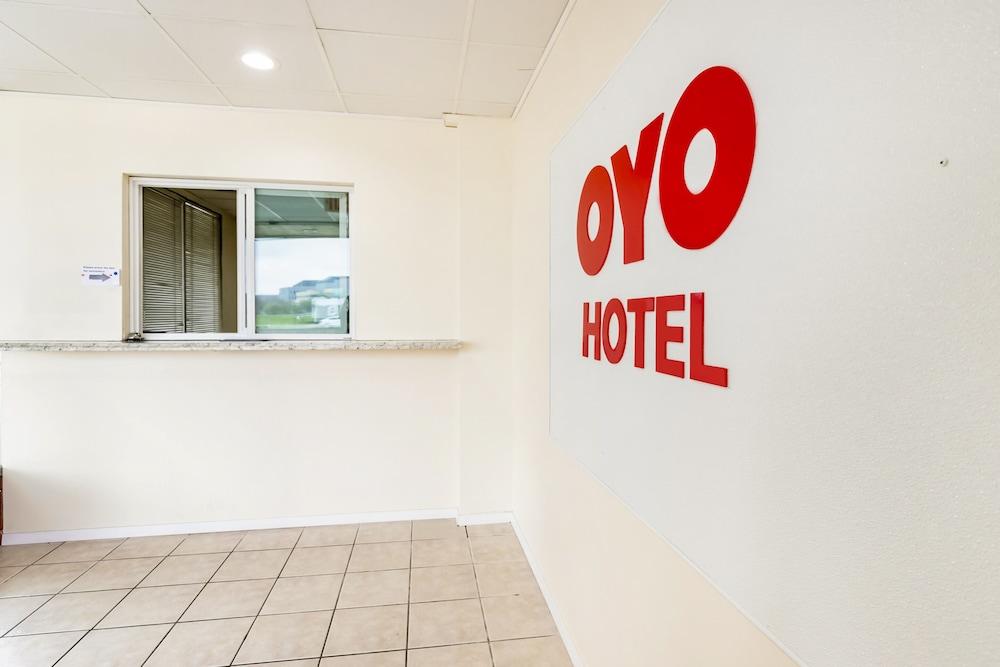 Oyo Hotel San Antonio Lackland AFB/Seaworld Hwy 90 W - Reception