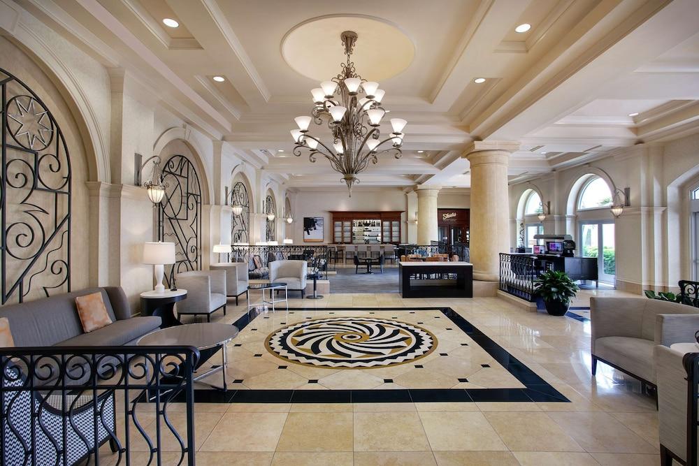 Hilton Naples - Lobby