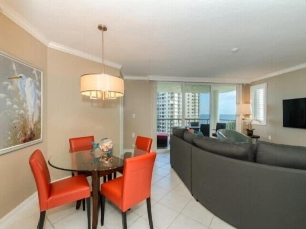 Beautiful Condo with Breathtaking Sunset Views by RedAwning - Room