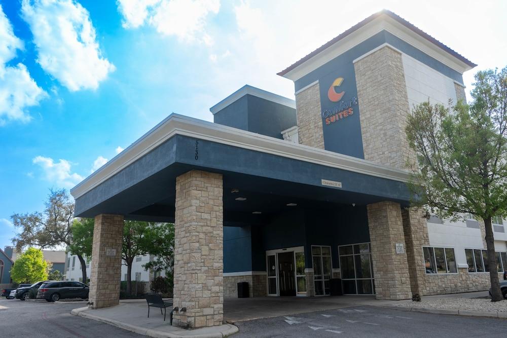 Comfort Suites Medical Center near Six Flags - Exterior