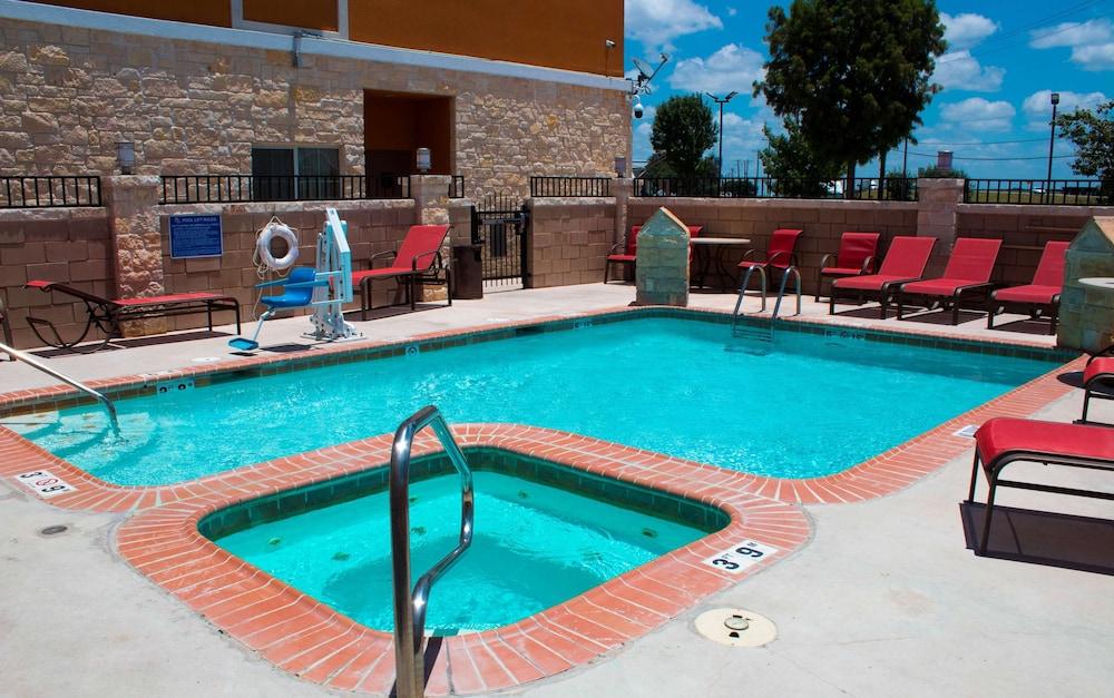 Best Western Plus San Antonio East Inn & Suites - Pool