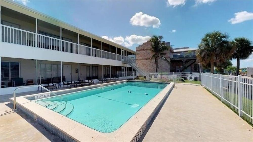 Dwl - 15 - Driftwood Landing 1 Bedroom Condo by Redawning - Pool