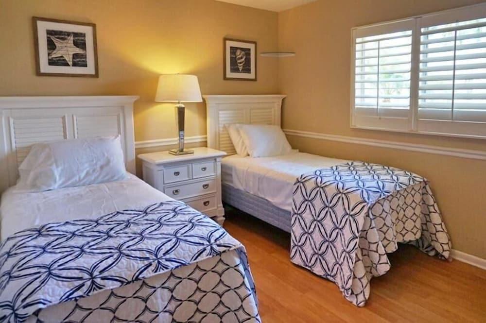 NP97TH 730 3 Bedroom Holiday Home by Marco Naples Vacation Homes - Room