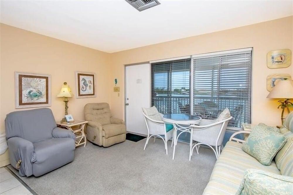 Dwl - 10 - Driftwood Landing 1 Bedroom Condo by Redawning - Room