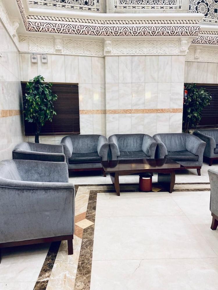 Durrah Dar Al Eiman Hotel - Lobby Sitting Area