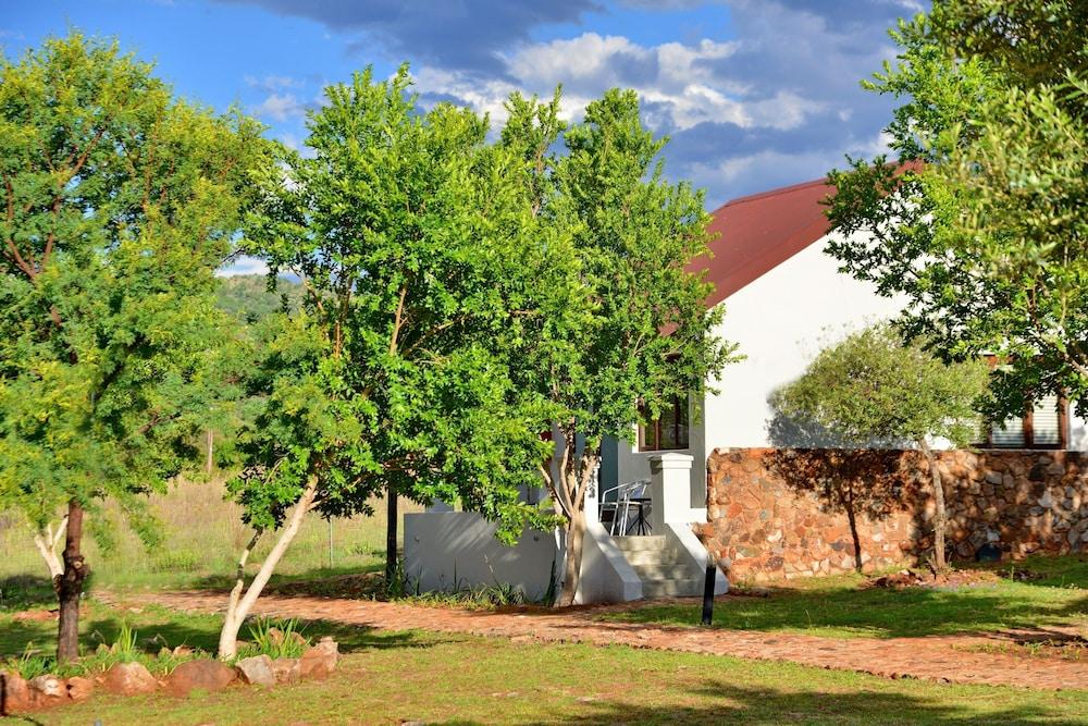 Thanda Manzi Country Hotel - Featured Image