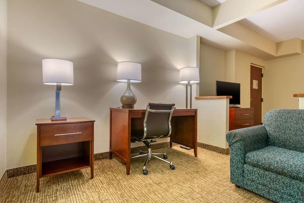 Quality Inn & Suites Olde Town - Room