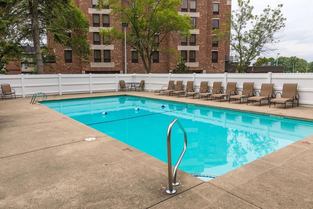 Best Western Plus Portsmouth Hotel & Suites - Outdoor Pool