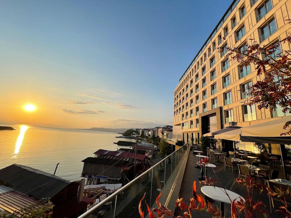 DoubleTree by Hilton Trabzon - Exterior