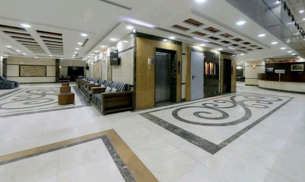 Snood Al Azama Hotel - Lobby Sitting Area