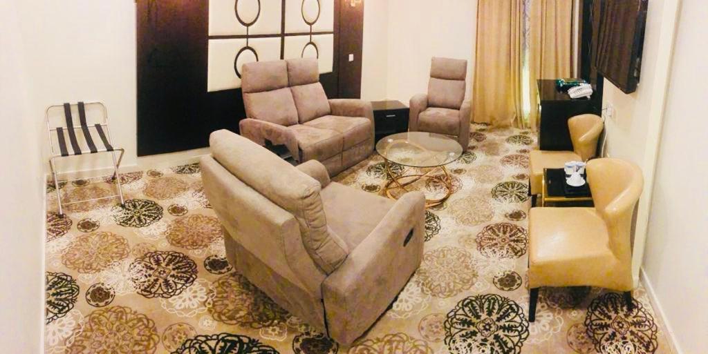Al Bayraq Hotel - sample desc