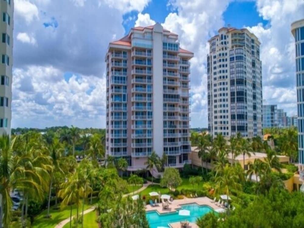 Luxury Condo Located in Fabulous Resort with Olympic-Size Pool by RedAwning - Featured Image