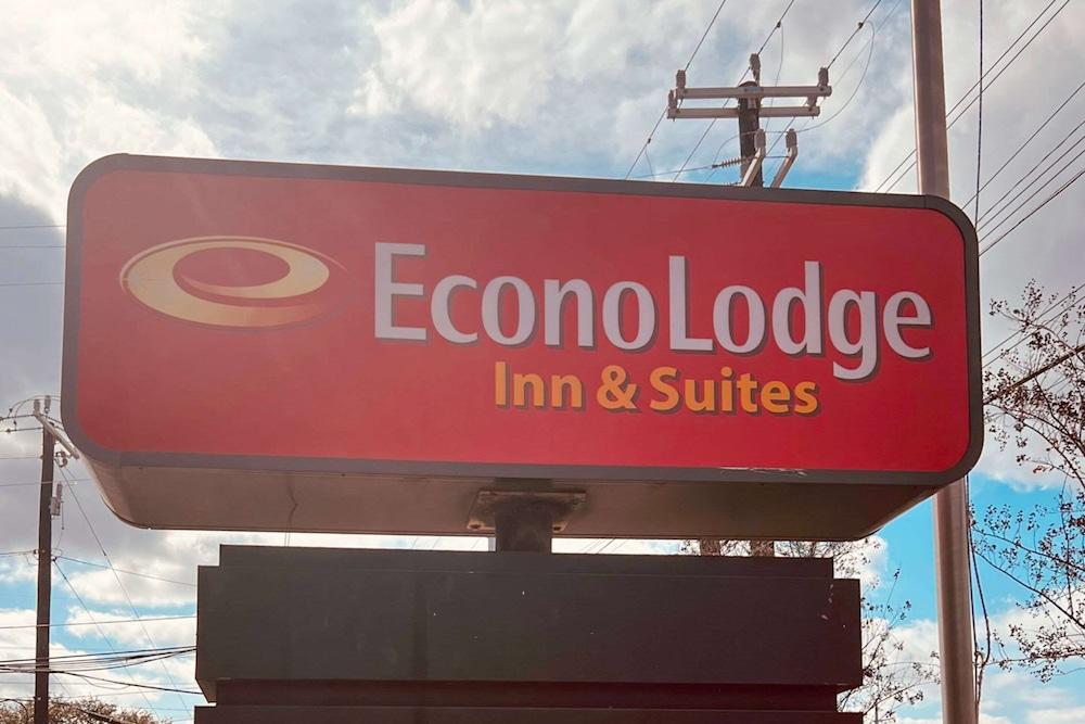 Econo Lodge Inn & Suites Downtown San Antonio Riverwalk Area - Exterior