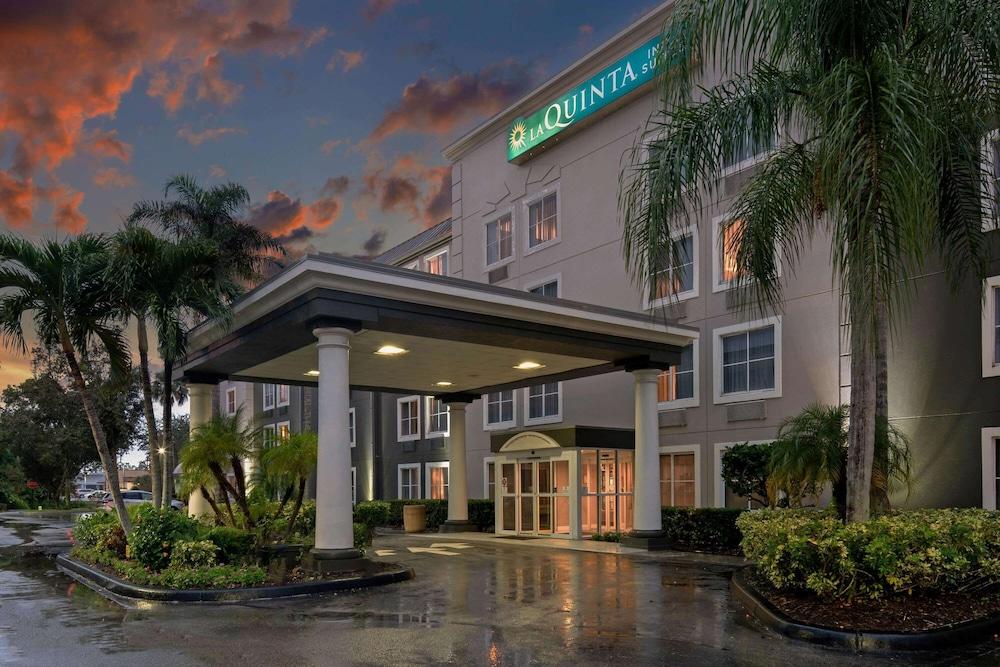 La Quinta Inn & Suites by Wyndham Naples East (I-75) - Exterior