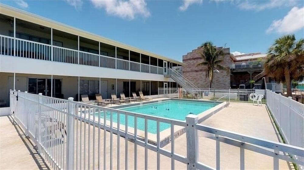 Dwl - 2 - Driftwood Landing 1 Bedroom Condo by Redawning - Pool