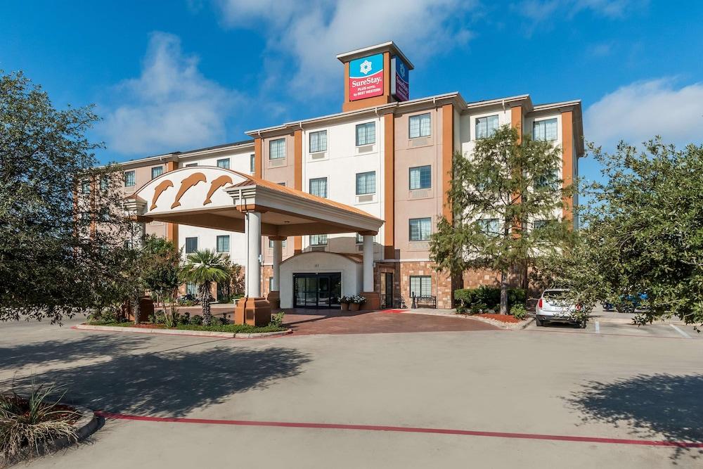 SureStay Plus Hotel by Best Western San Antonio SeaWorld - Featured Image