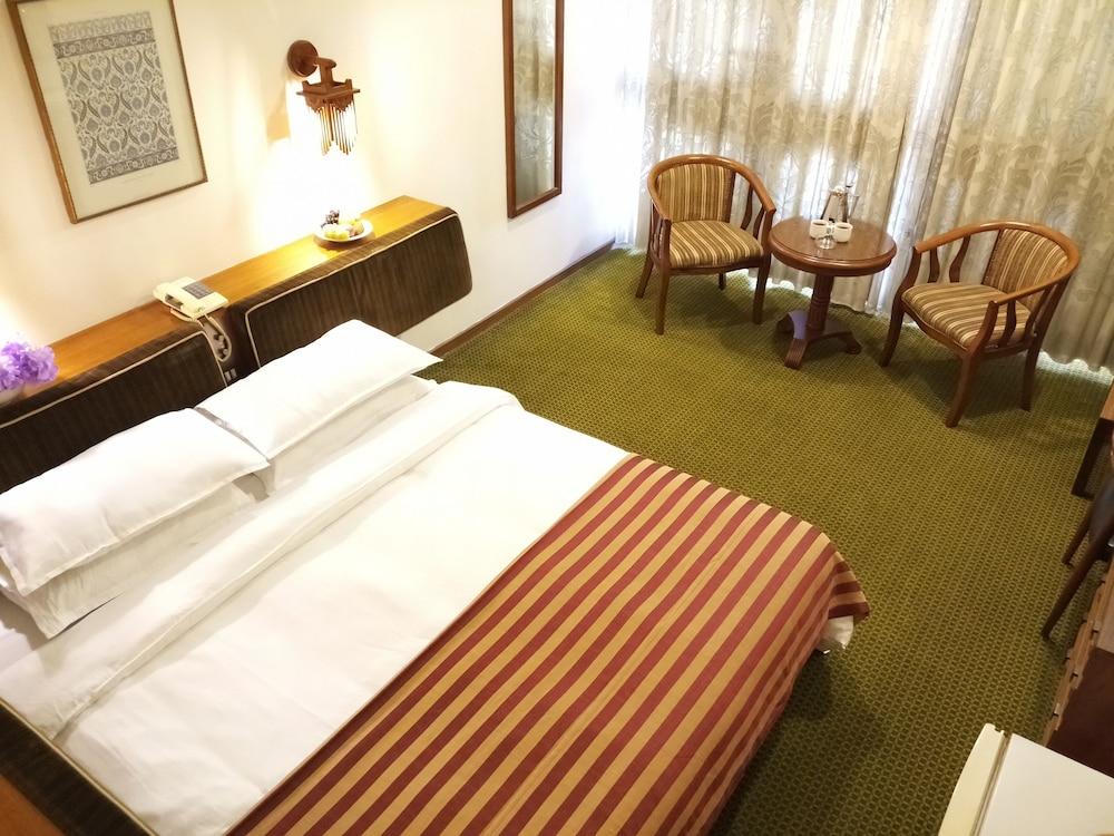 Oriental Palace Hotel - Room