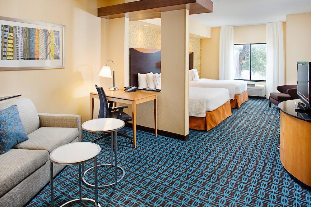 Fairfield Inn & Suites by Marriott San Antonio Seaworld - Room