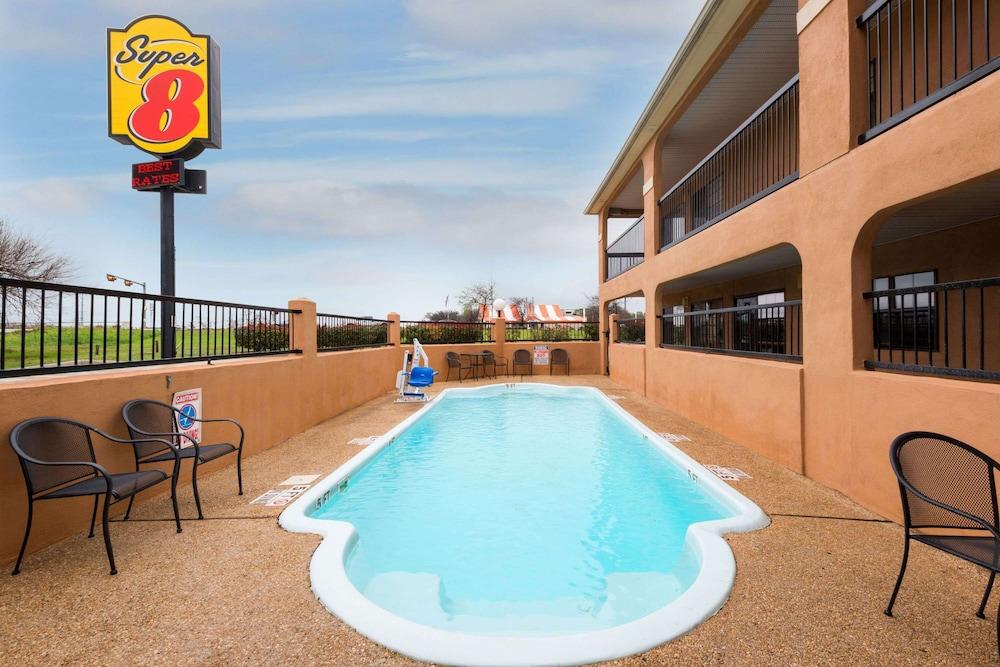 Super 8 by Wyndham San Antonio/Riverwalk Area - Pool