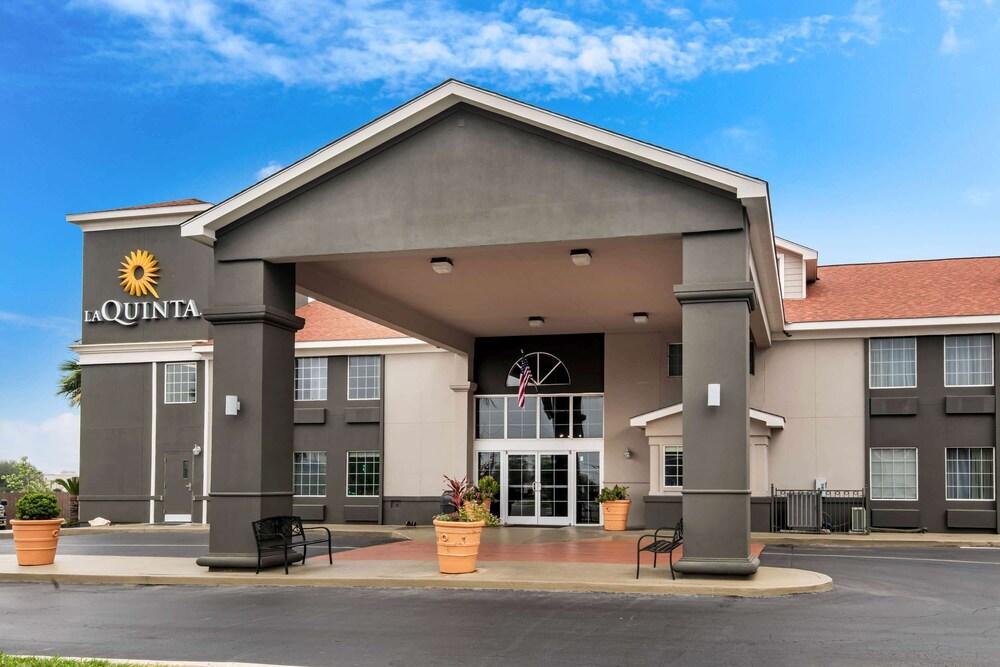 La Quinta Inn by Wyndham San Antonio Brooks City Base - Exterior