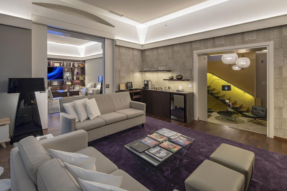 Swiss Luxury Apartments - Lobby Lounge