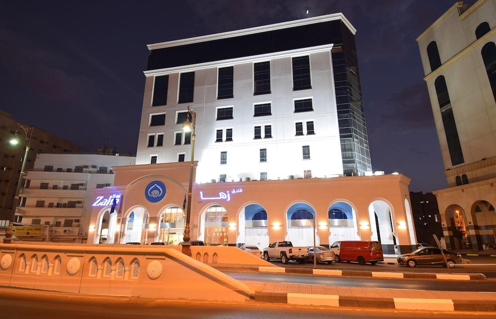 Zaha Al Munawara Hotel - Exterior detail
