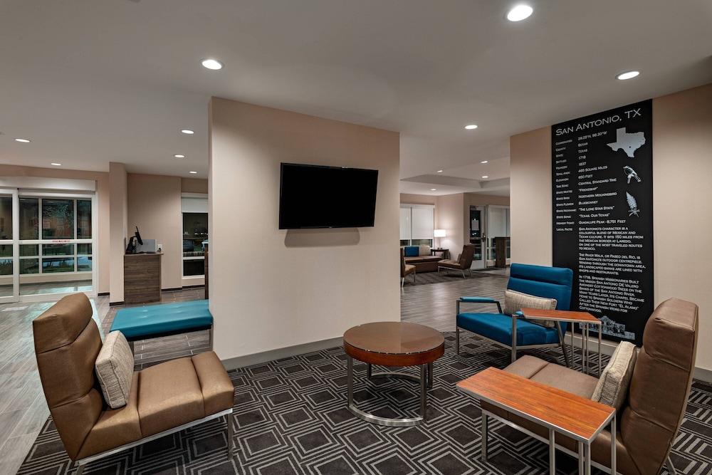 TownePlace Suites by Marriott San Antonio Northwest at The RIM - Lobby Lounge