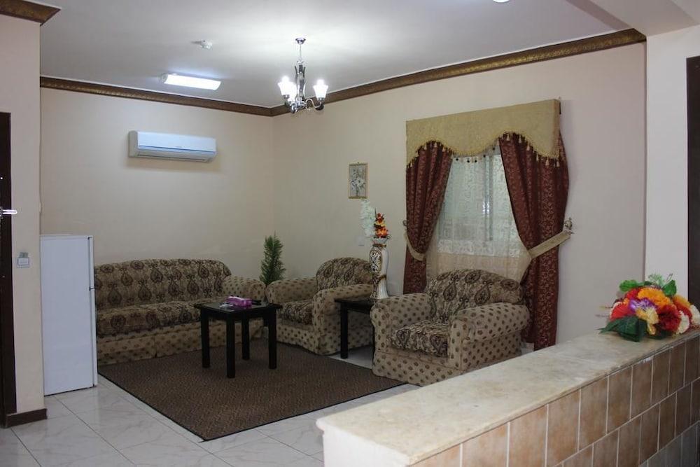 Tabuk Ramada Aparthotel - Living Area