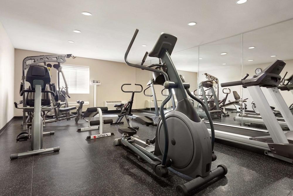 Country Inn & Suites by Radisson, Lackland AFB (San Antonio), TX - Fitness Facility