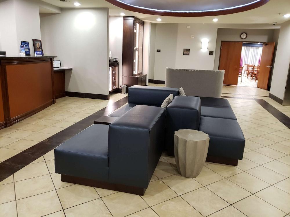Best Western Plus San Antonio East Inn & Suites - Lobby