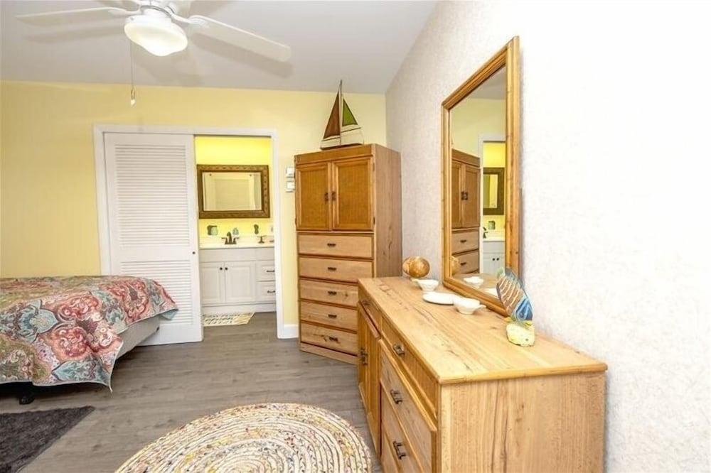 Dwl - 16 - Driftwood Landing 1 Bedroom Condo by Redawning - Room