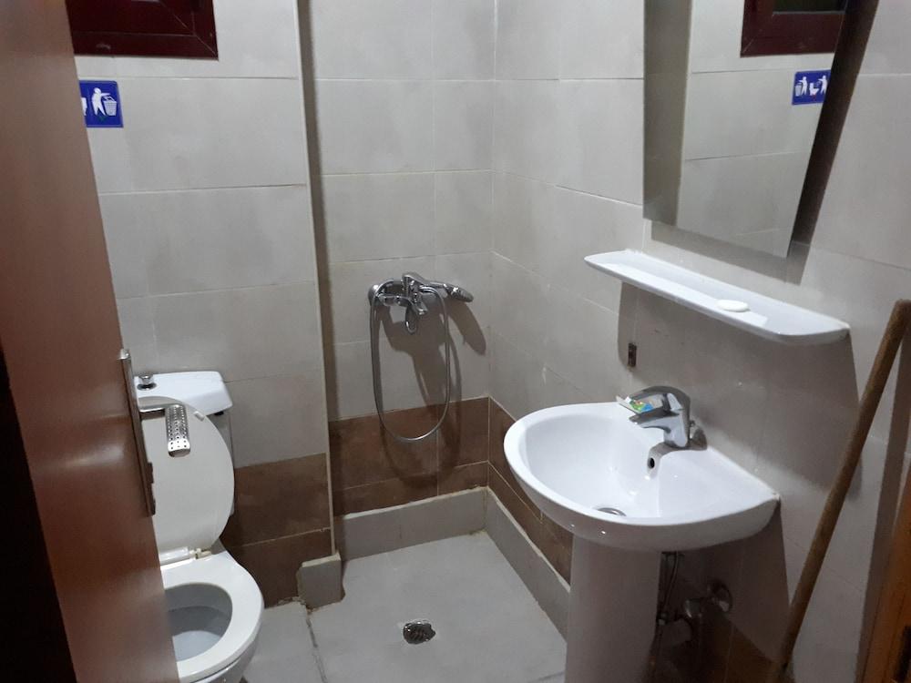 Karam Al Refaa Hotel - Bathroom