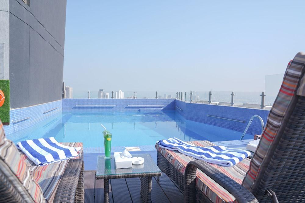 Ramada Encore by Wyndham Kuwait Downtown - Rooftop Pool