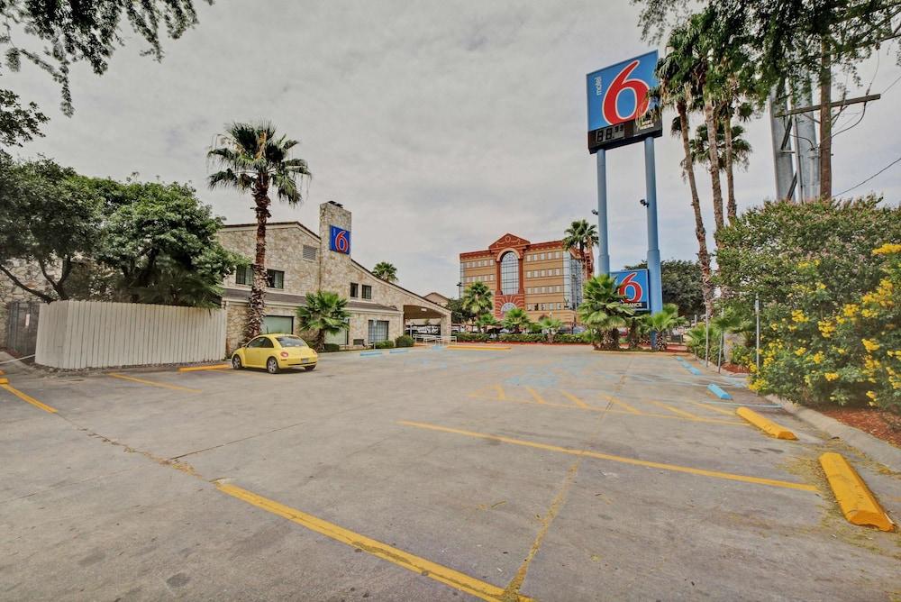 Motel 6 San Antonio, TX - Downtown - Market Square - Featured Image