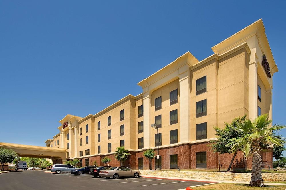 Hampton Inn & Suites San Antonio-Airport - Exterior