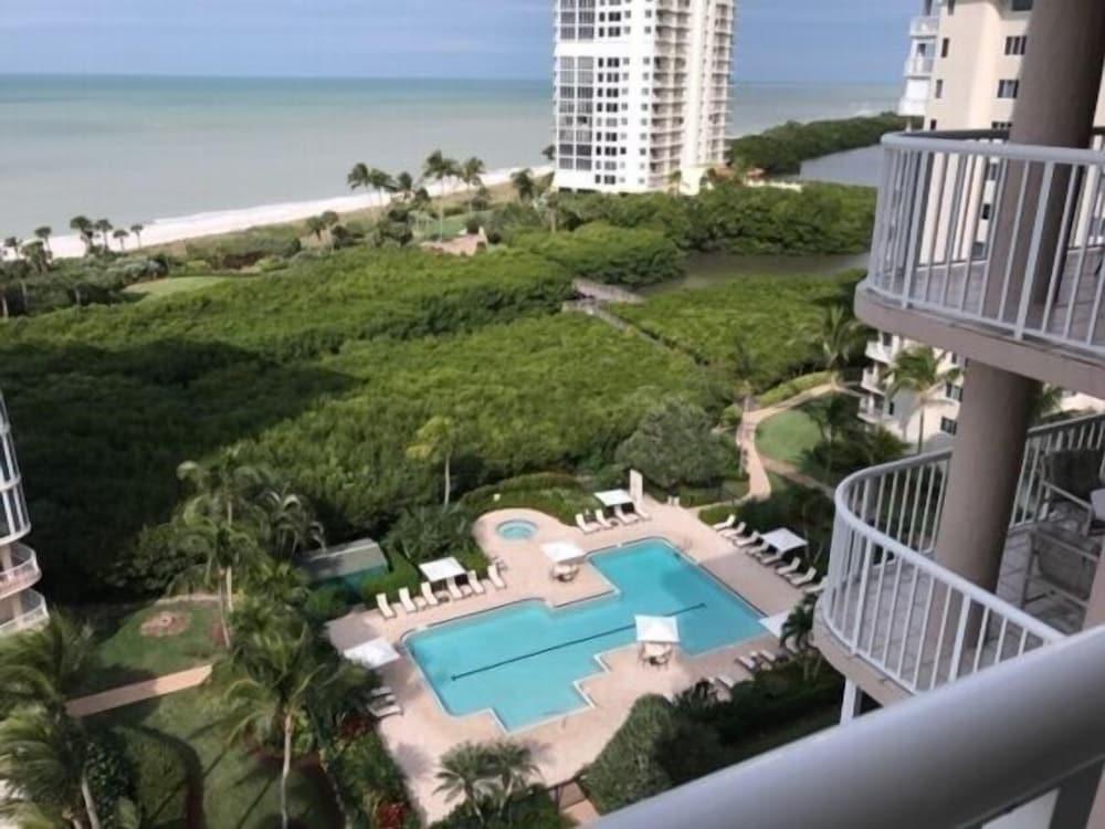 Prestigious Condo Located in Fabulous Resort with Pool and Hot Tub by RedAwning - Featured Image