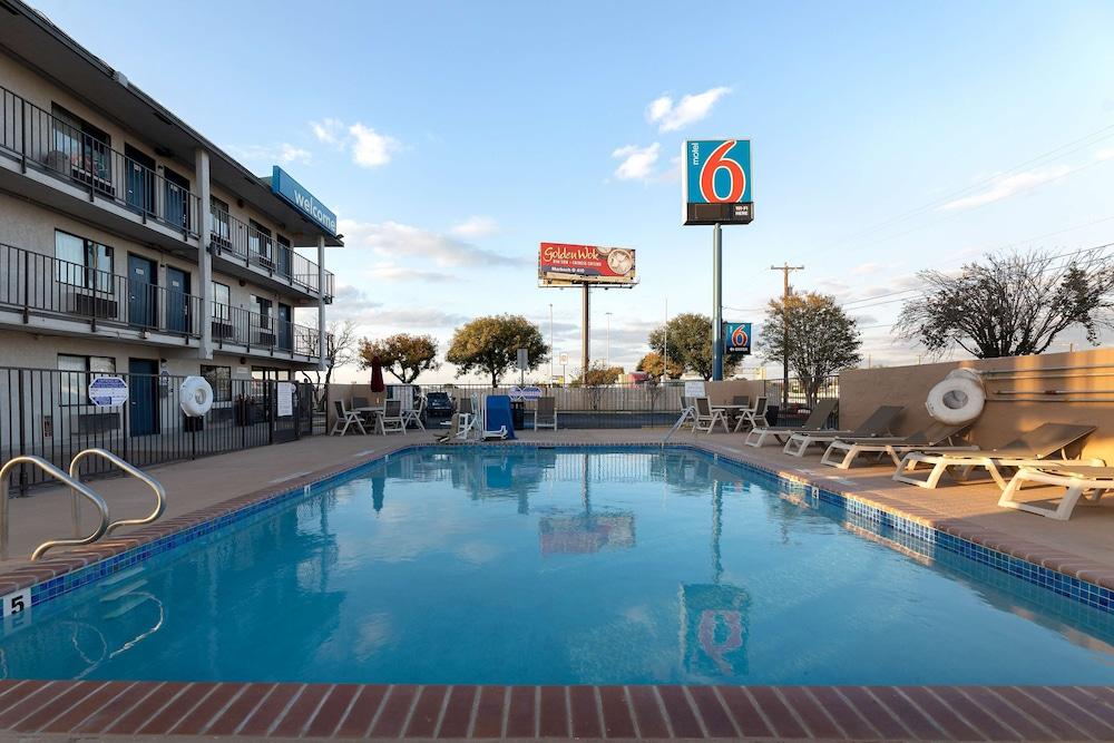 Motel 6 San Antonio, TX - West SeaWorld - Outdoor Pool