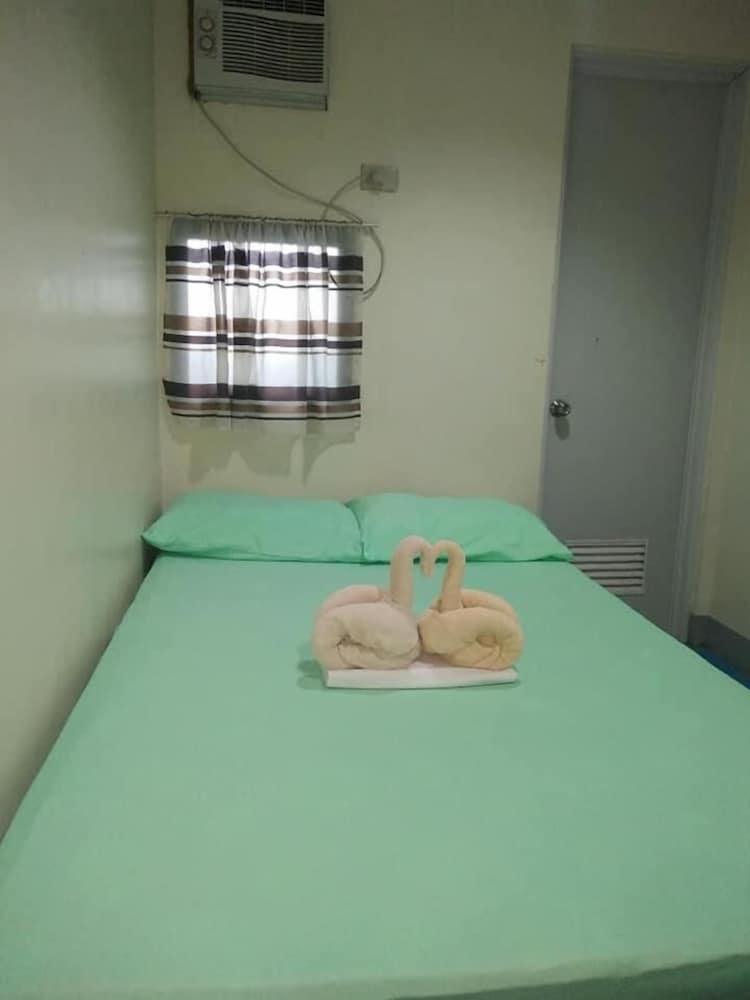 Ezy Stay Pension - Room
