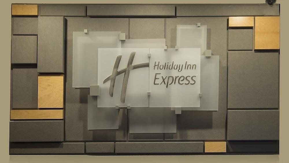Holiday Inn Express San Antonio-Airport, an IHG Hotel - Featured Image