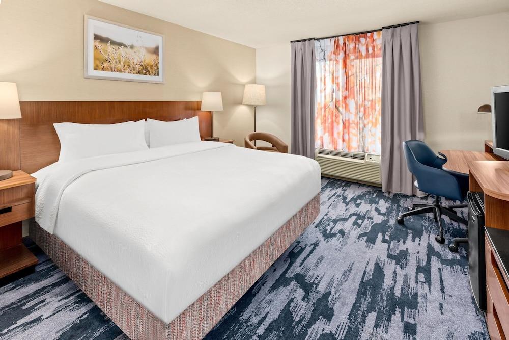 Fairfield Inn & Suites by Marriott San Antonio Market Square - Room
