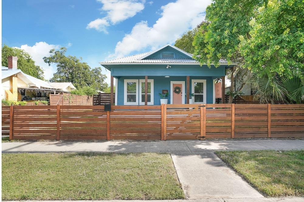 Amazing Fully Fenced Home Only 5 Mins From Downtown - Exterior