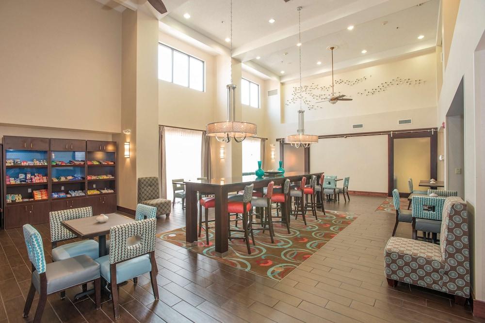 Hampton Inn & Suites Dayton-Airport - Lobby